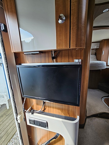 Hymer T 698 CL 60 Edition, Hydraliska stödben 16 of 18