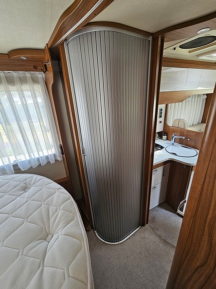 Hymer T 698 CL 60 Edition, Hydraliska stödben 8 of 18