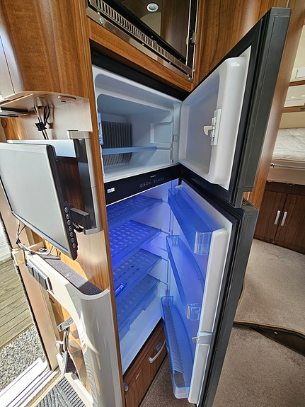 Hymer T 698 CL 60 Edition, Hydraliska stödben 14 of 18