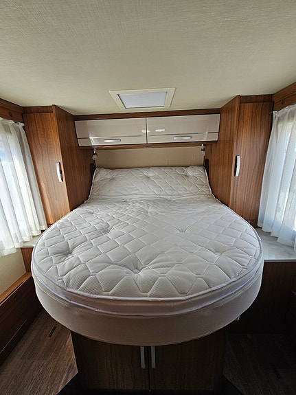 Hymer T 698 CL 60 Edition, Hydraliska stödben 5 of 18