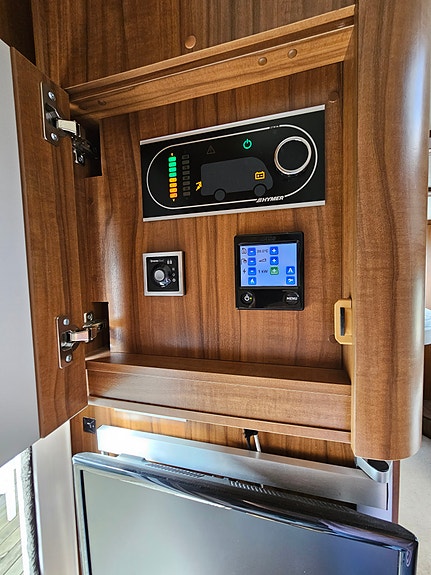 Hymer T 698 CL 60 Edition, Hydraliska stödben 17 of 18