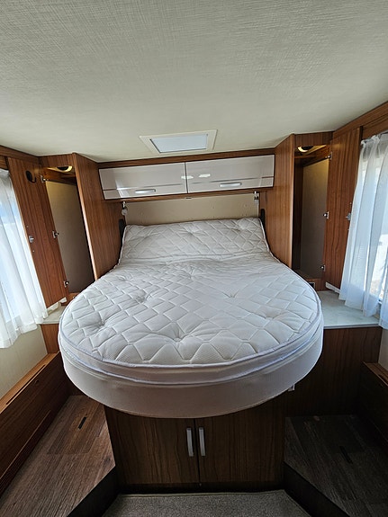 Hymer T 698 CL 60 Edition, Hydraliska stödben 6 of 18