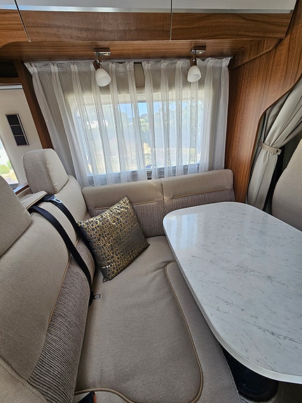 Hymer T 698 CL 60 Edition, Hydraliska stödben 4 of 18