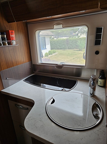 Hymer T 698 CL 60 Edition, Hydraliska stödben 13 of 18