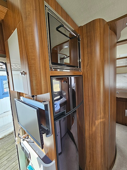 Hymer T 698 CL 60 Edition, Hydraliska stödben 15 of 18
