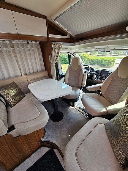 Hymer T 698 CL 60 Edition, Hydraliska stödben 3 of 18