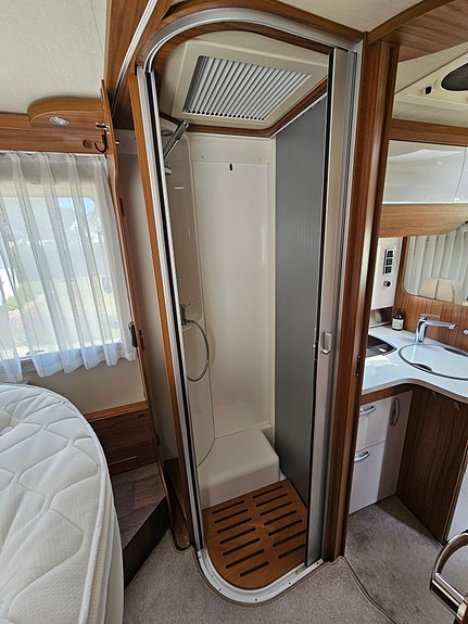Hymer T 698 CL 60 Edition, Hydraliska stödben 7 of 18