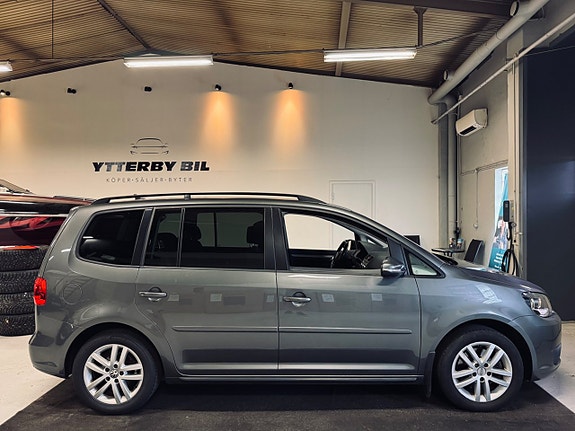 Volkswagen Touran 2 of 5