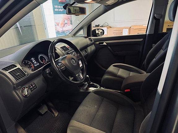 Volkswagen Touran 8 of 23