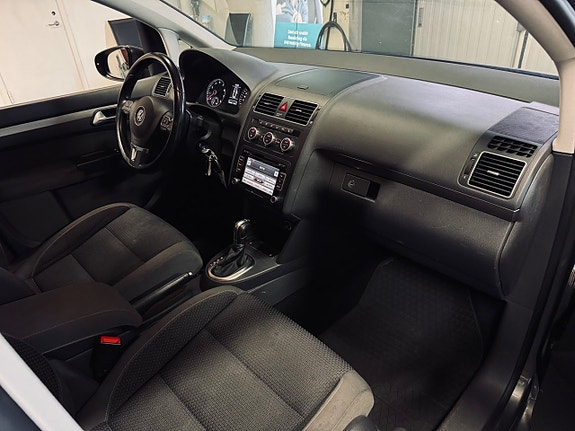 Volkswagen Touran 16 of 23