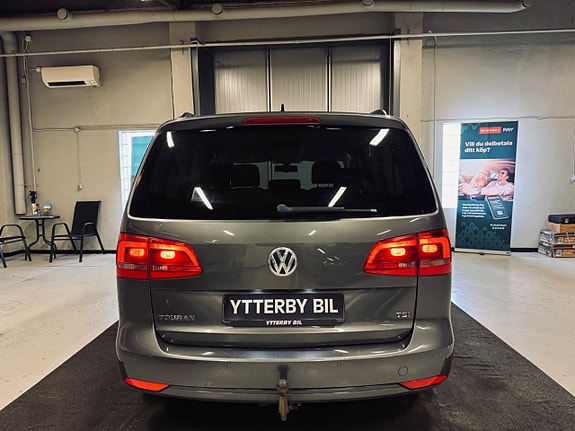 Volkswagen Touran 4 of 5