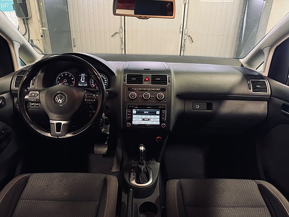 Volkswagen Touran 17 of 23