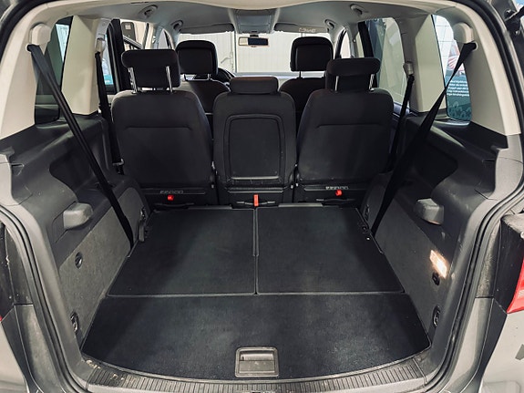 Volkswagen Touran 21 of 23