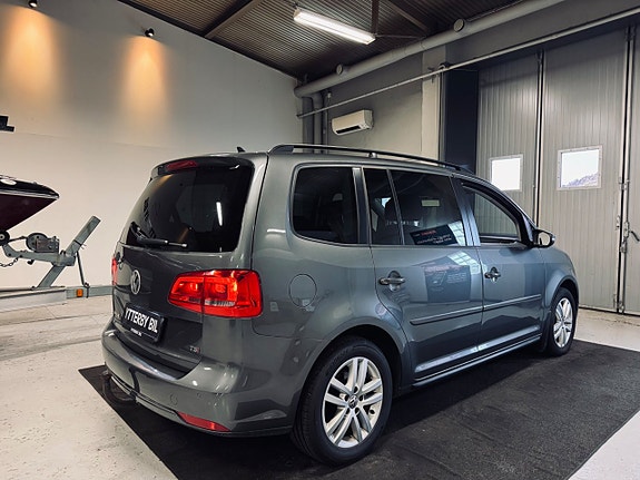 Volkswagen Touran 3 of 5