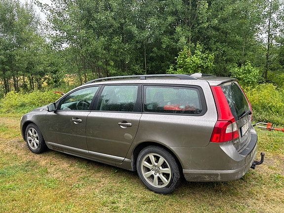 Volvo V70 2 of 4