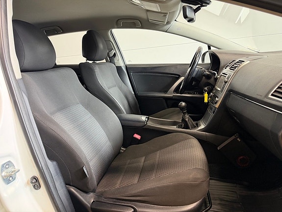 Toyota Avensis 30 of 30