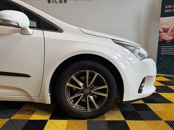 Toyota Avensis 4 of 30