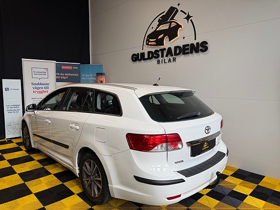 Toyota Avensis 8 of 30