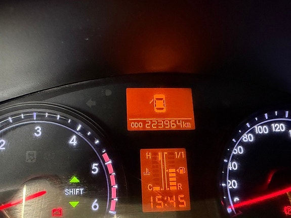 Toyota Avensis 27 of 30
