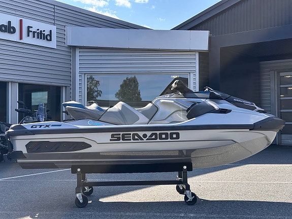 Sea-Doo GTX 300 Limited 2 of 8