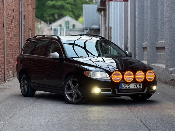 Volvo V70 2 of 6