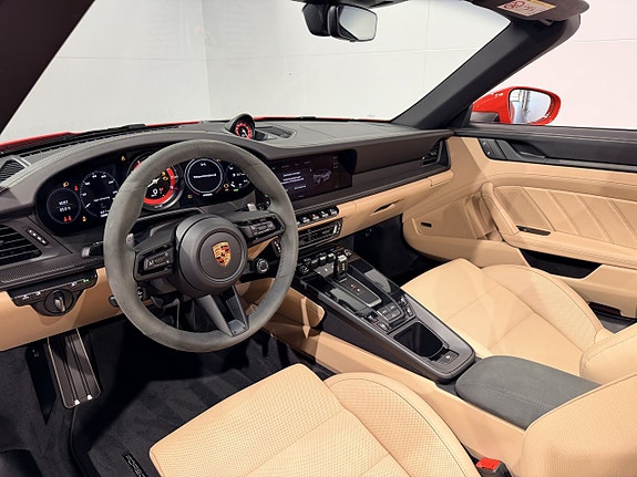 Porsche 911 Carrera GTS 26 of 30