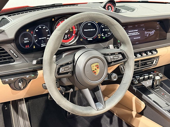 Porsche 911 Carrera GTS 27 of 30