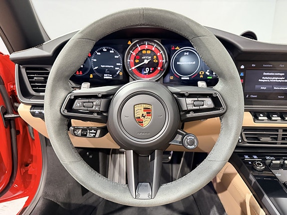Porsche 911 Carrera GTS 28 of 30