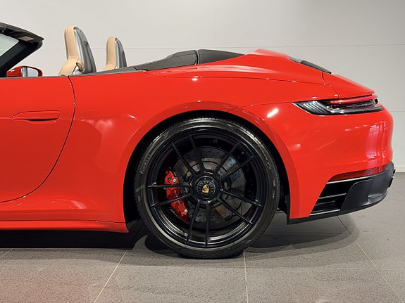 Porsche 911 Carrera GTS 18 of 30