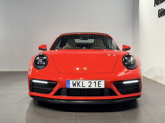 Porsche 911 Carrera GTS 7 of 30
