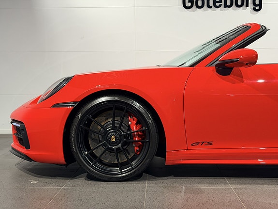 Porsche 911 Carrera GTS 17 of 30