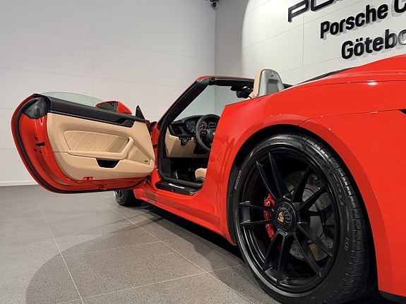 Porsche 911 Carrera GTS 20 of 30