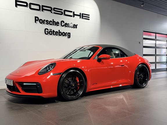 Porsche 911 Carrera GTS 12 of 30