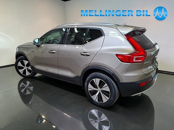 Volvo XC40 4 of 5