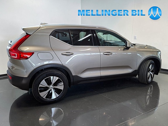 Volvo XC40 3 of 5