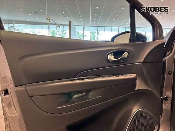 Renault Captur 3 of 23