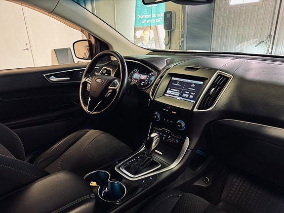 Ford Edge 15 of 23