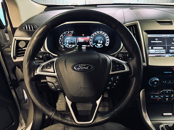 Ford Edge 9 of 23