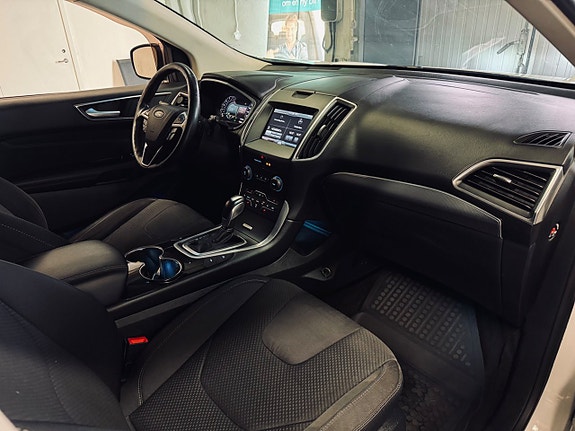 Ford Edge 17 of 23