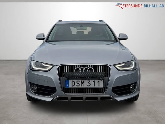 Audi A4 allroad 2 of 5