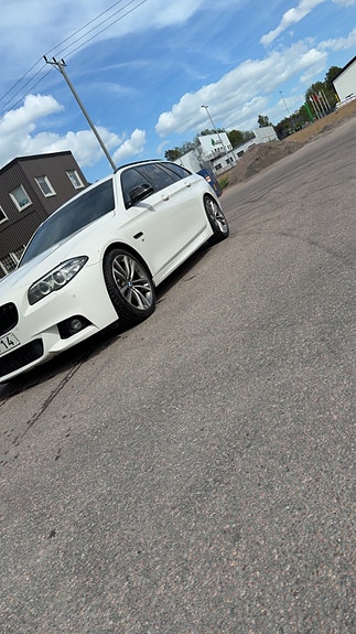 BMW 520d 2 of 3