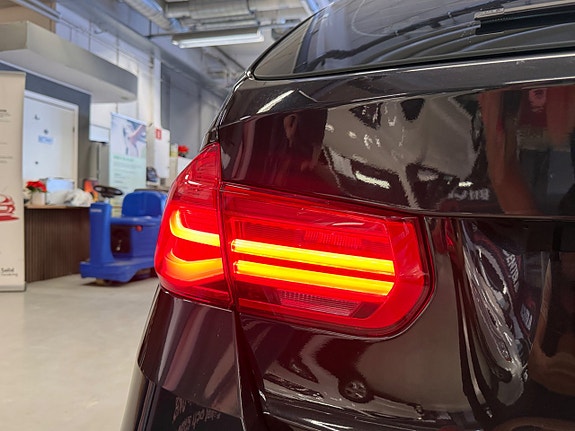 BMW 318d 12 of 30