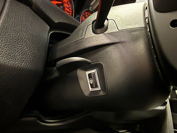BMW 318d 27 of 30