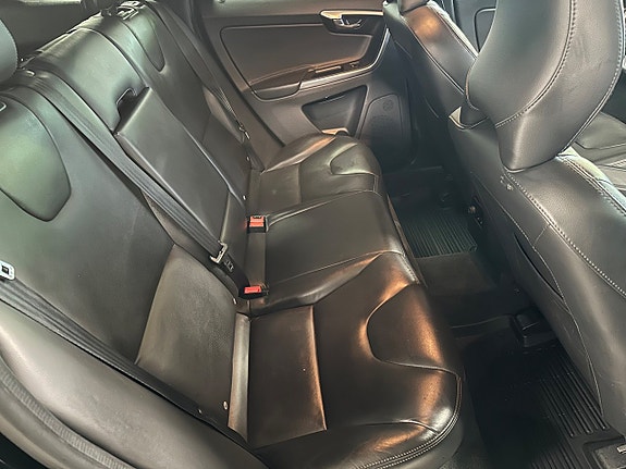Volvo XC60 6 of 15