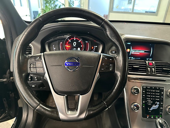 Volvo XC60 11 of 15