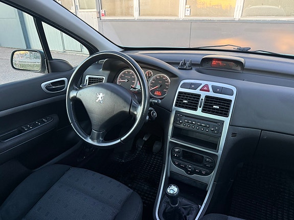 Peugeot 307 SW 6 of 11