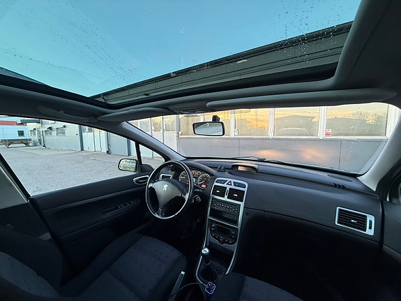 Peugeot 307 SW 8 of 11