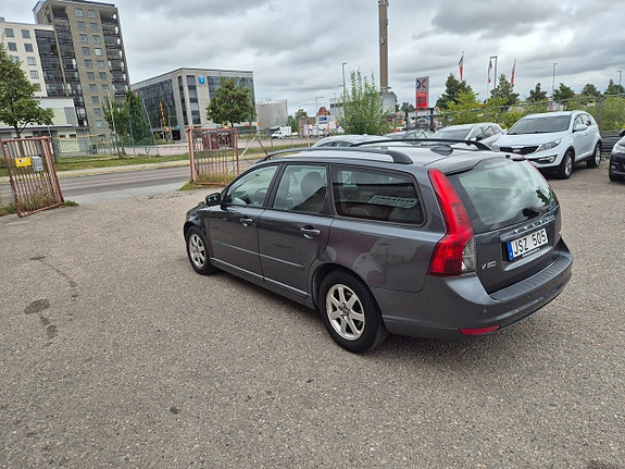 Volvo V50 4 of 5
