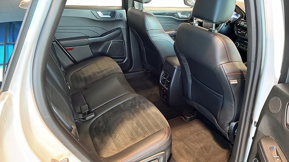 Ford Kuga 5 of 9