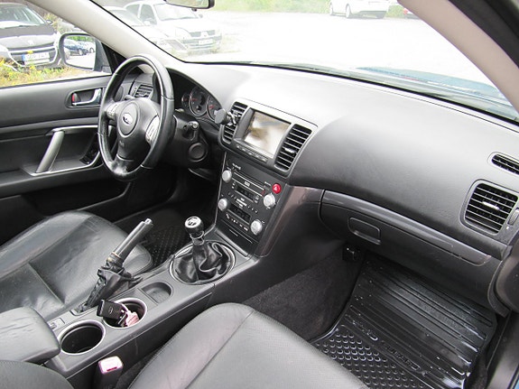 Subaru Legacy 7 of 26